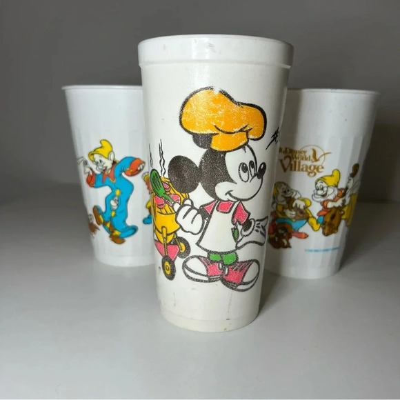 Vintage Mickey Mouse/Disney Plastic Cup Cookout ScenePlus the‎ 7 dwarfs - 3 cups - Picture 4 of 10